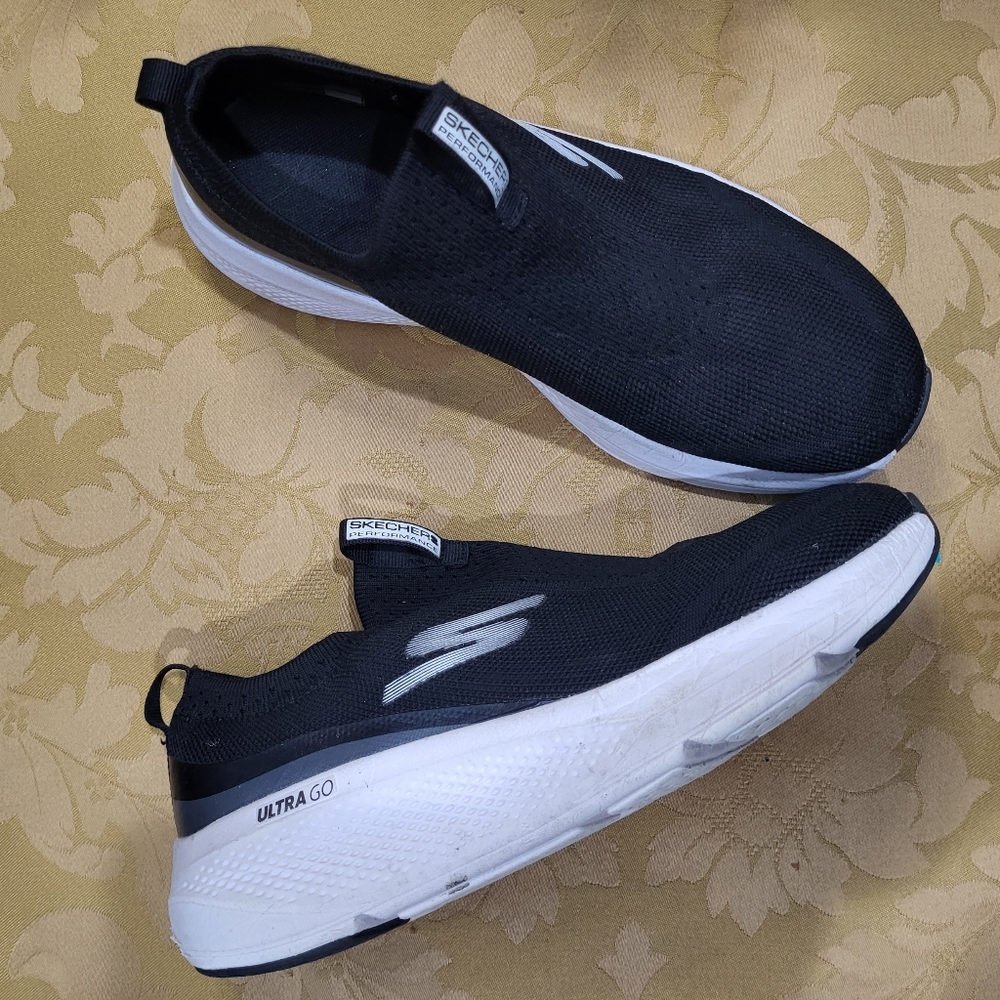 Skechers Performance Ultra Go Lightweight Athletic Comfort Shoes